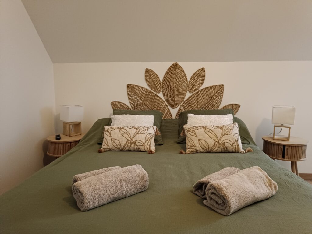 Lit de La Bohème avec attrape-rêves et décoration aux matières naturelles