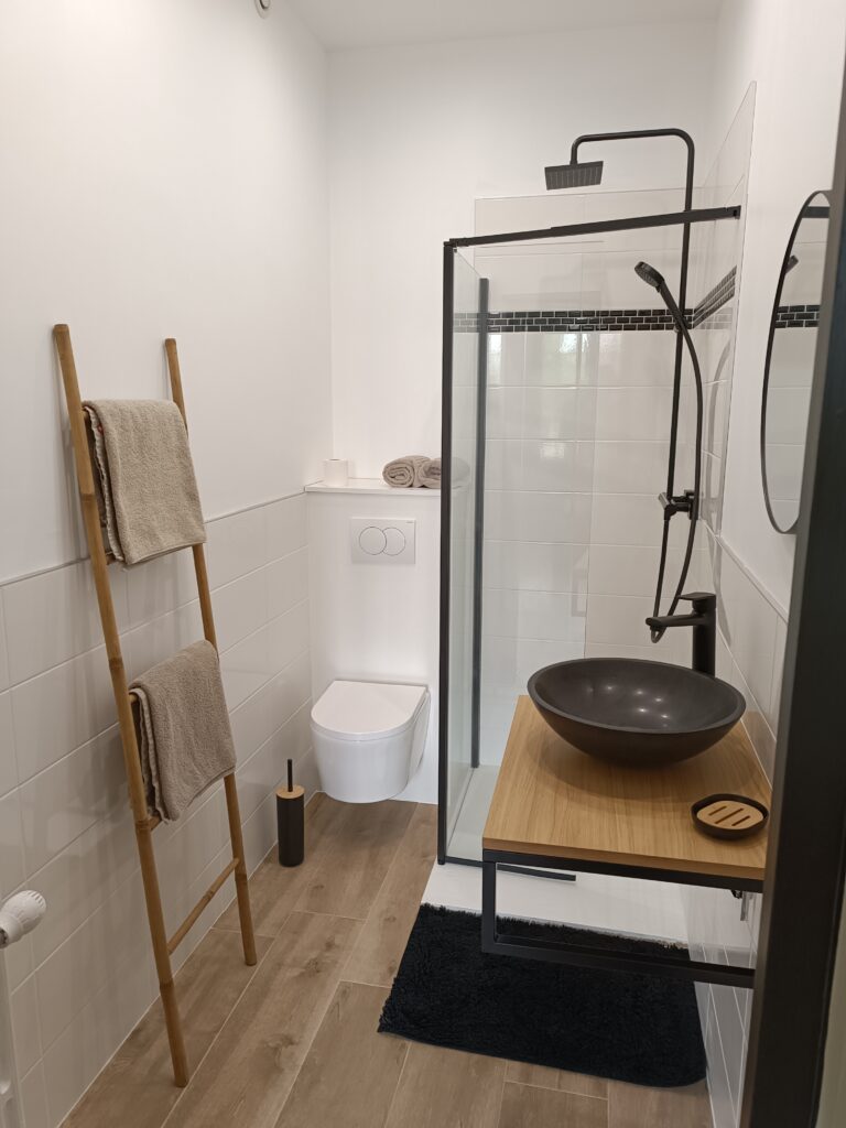bloemstraete-chambre-tropicale-chic-salle-de-bain