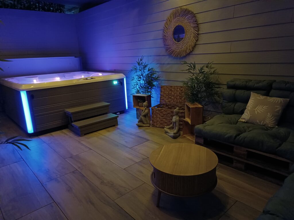 Espace détente avec jacuzzi privatif du gîte Le Bloem d’Ô