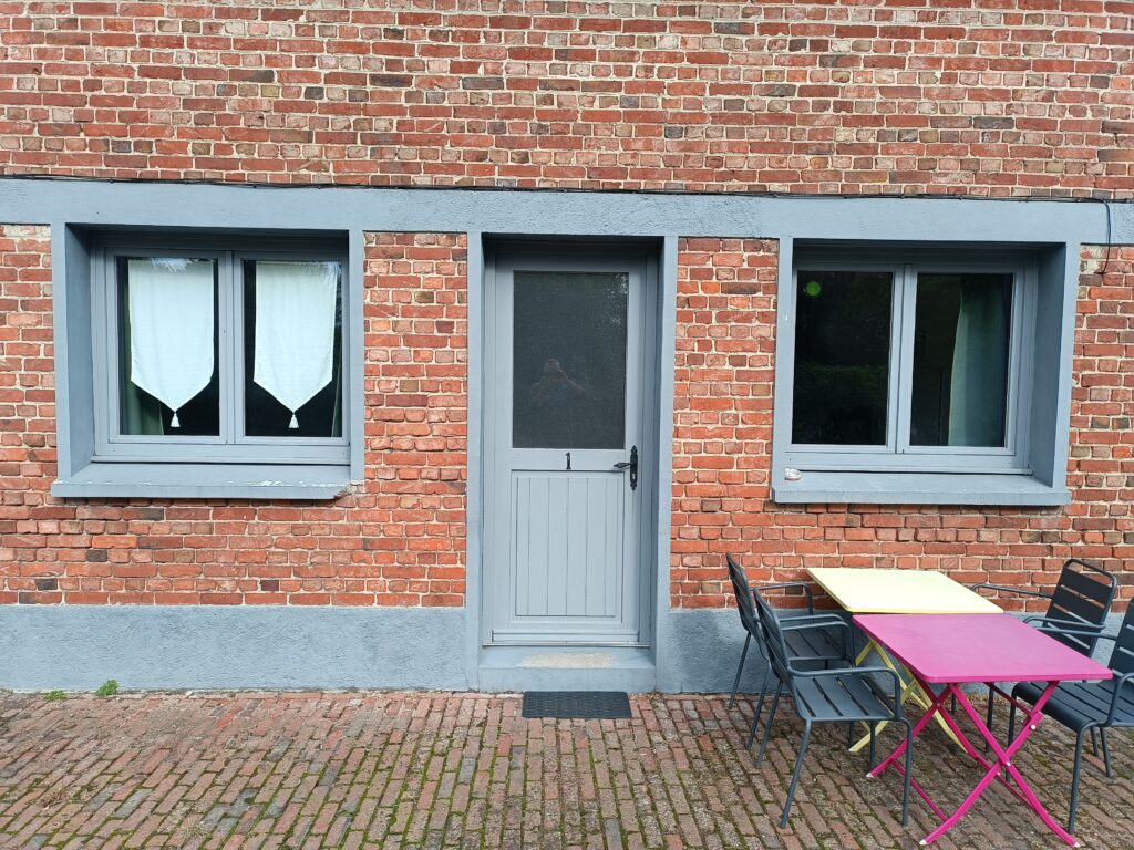 Extérieur et terrasse du gîte Le Bloem Nature