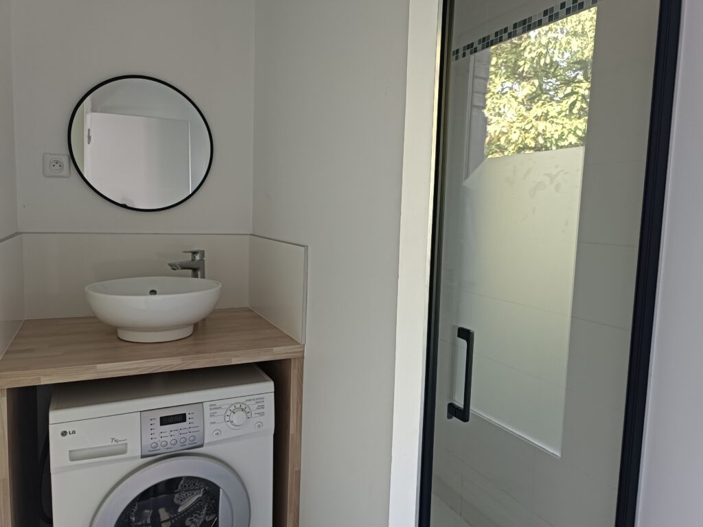 Salle d’eau avec douche du gîte Le Bloem Sérénité